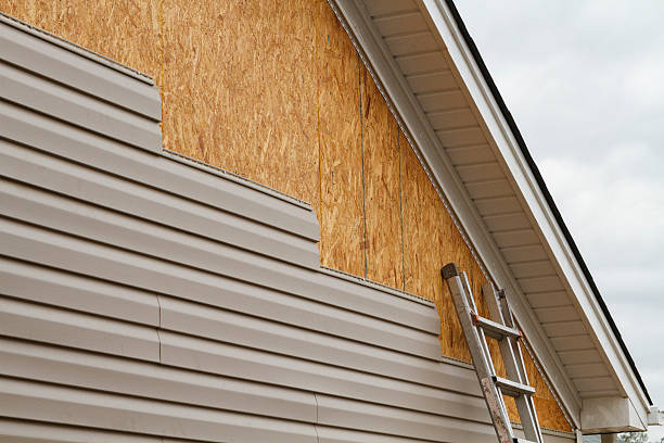 Professional Vinyl Siding technician working in Richmond, IN